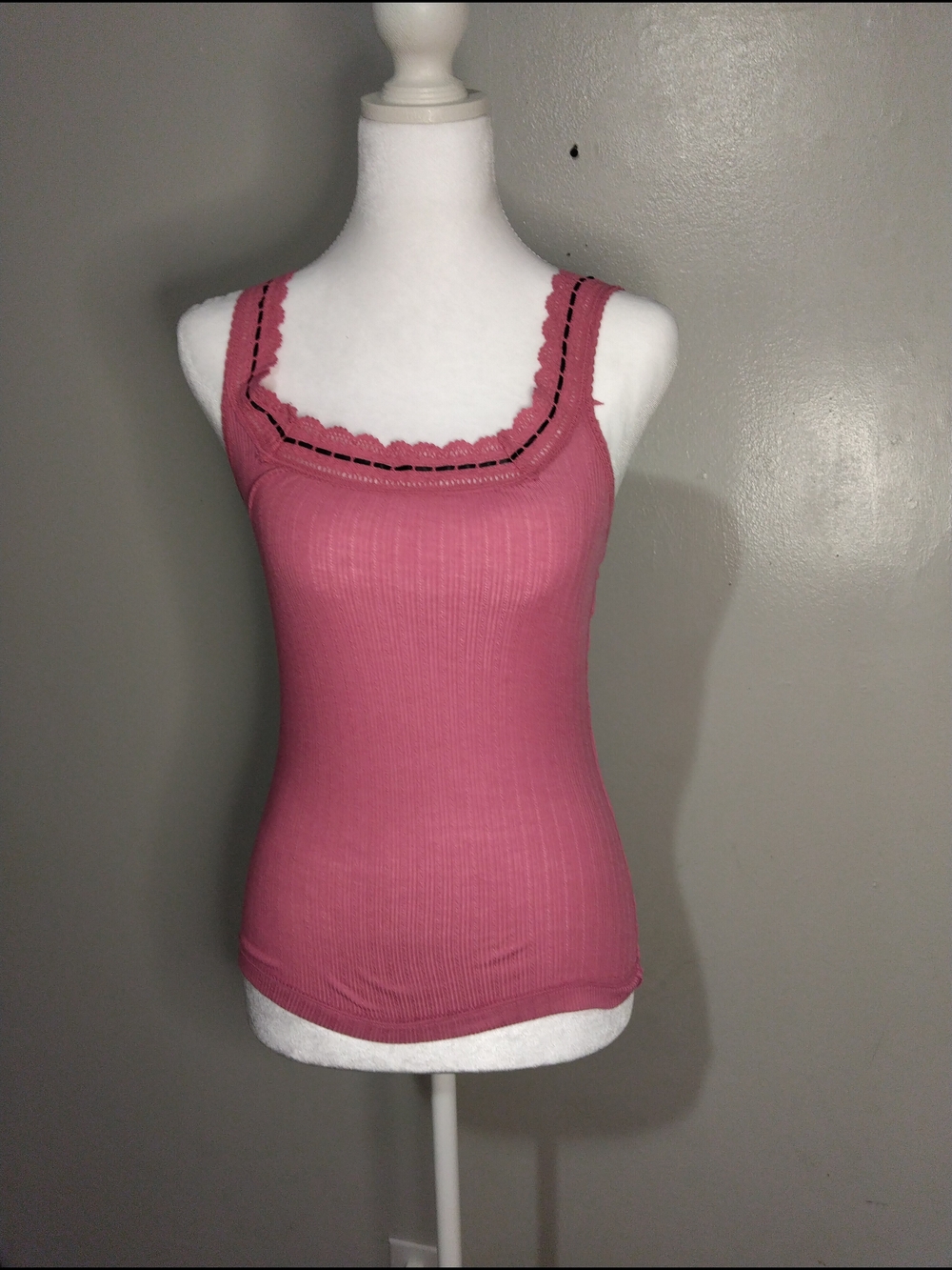 Scallop-Trim Ribbed Tank Top in Dusty Rose